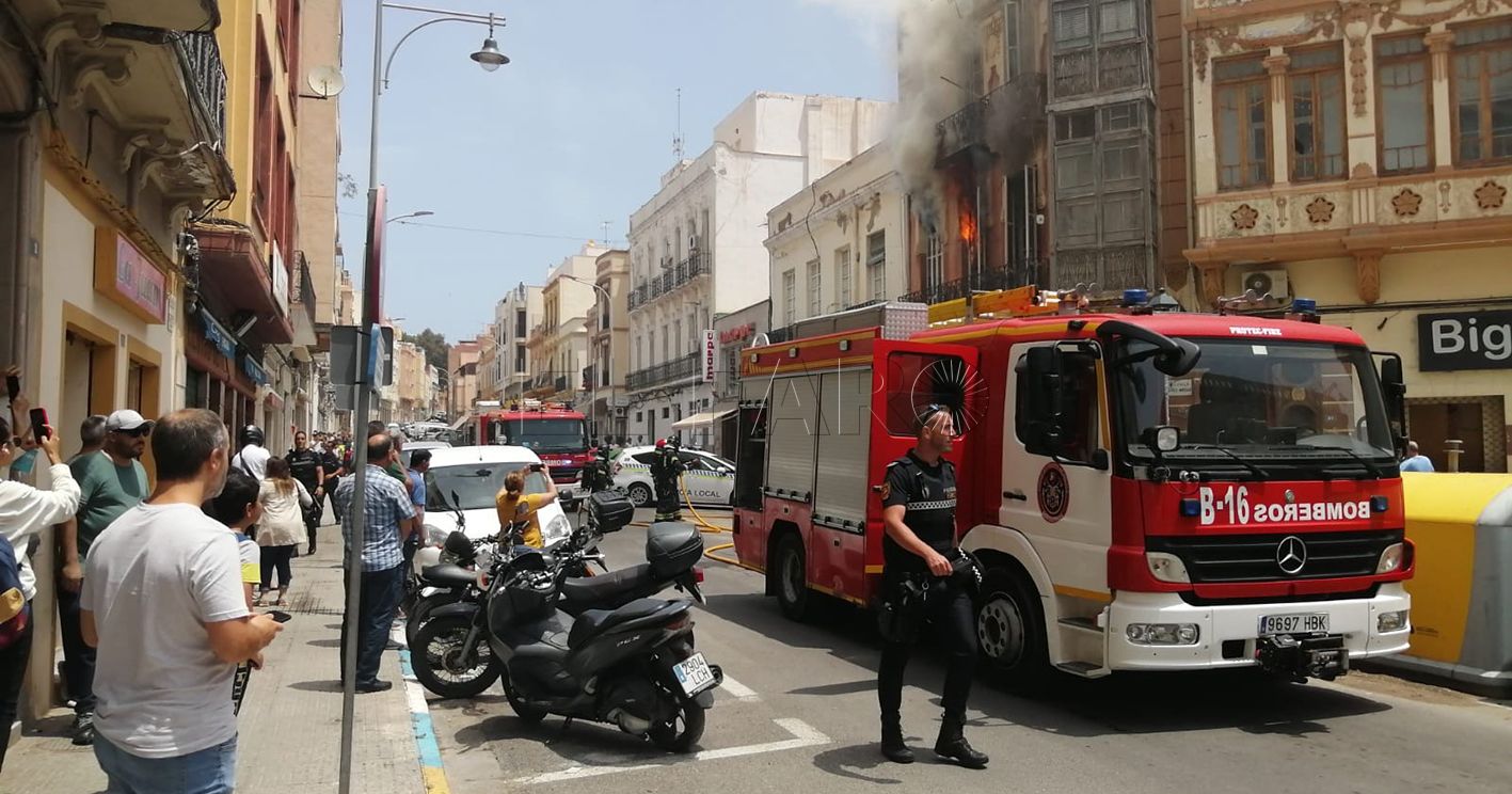 "Mucho ruido. Peleas. Una vez saltó uno desde el balcón abajo"