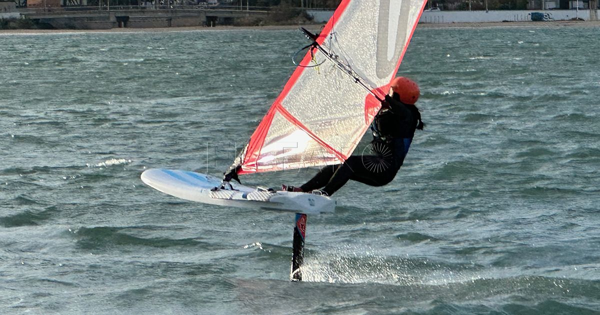 Azul Sánchez está concentrada con la Selección Nacional iQFoil