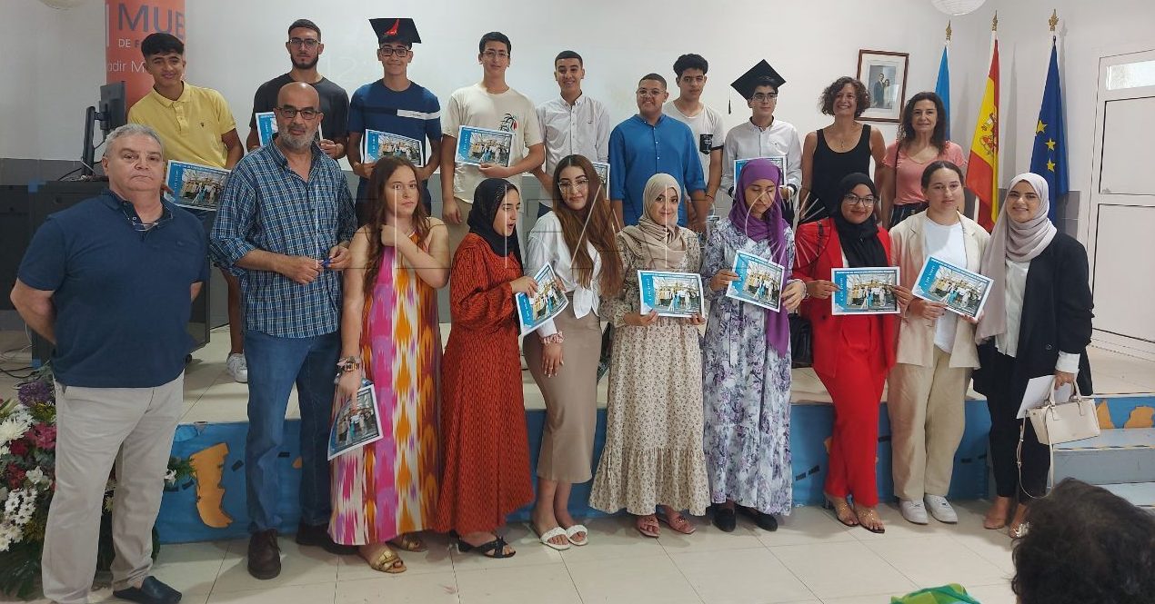 Un centenar de alumnos celebra el fin de curso en el IES Rusadir