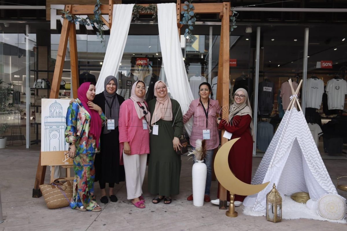 Samira Ahmed: "Son fiestas de celebración en comunidad pero sobre todo hay que tener presente a la gente que no tiene evitando el derroche"