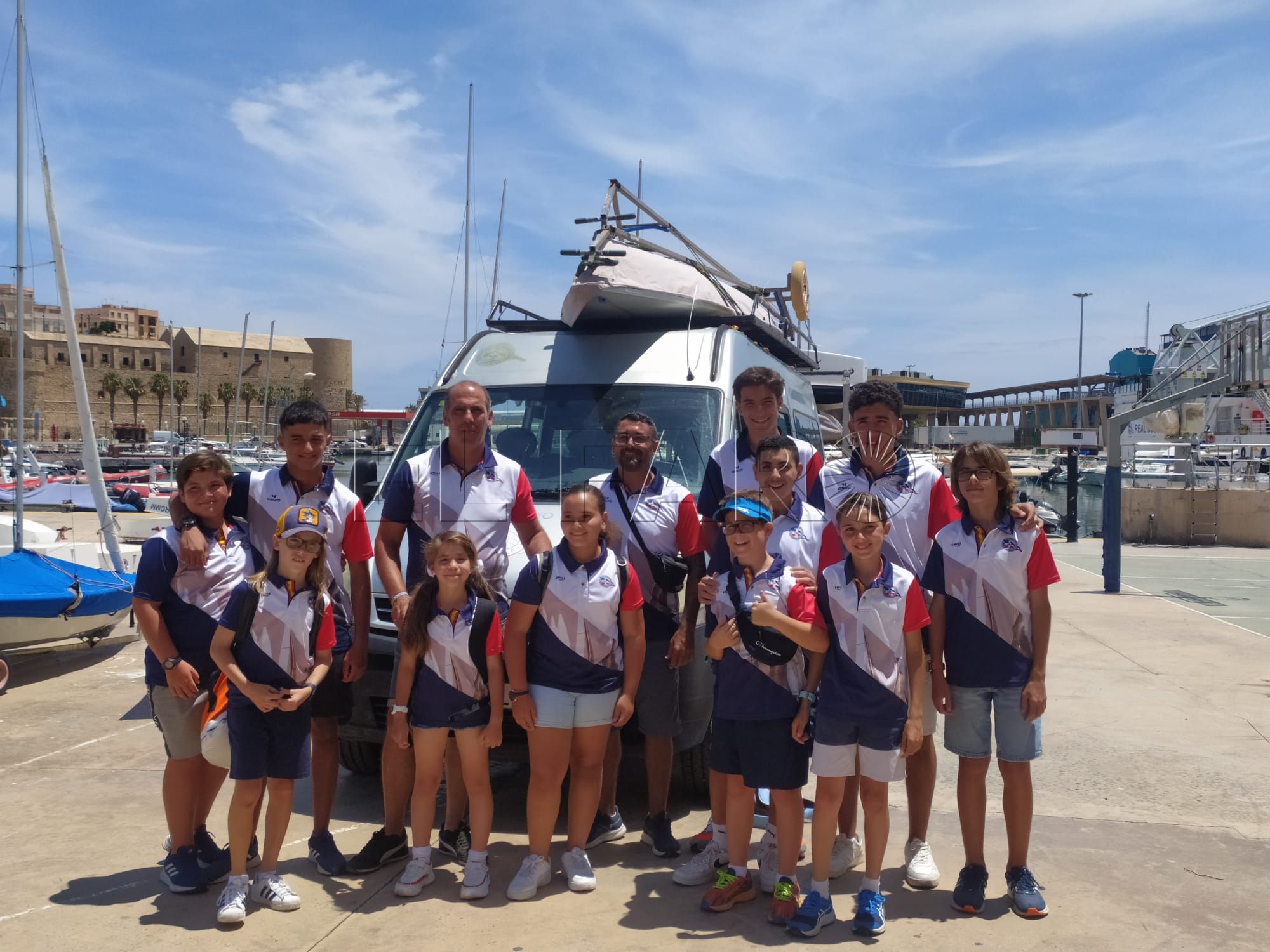 El equipo de regatas del Club Marítimo compite en Almería