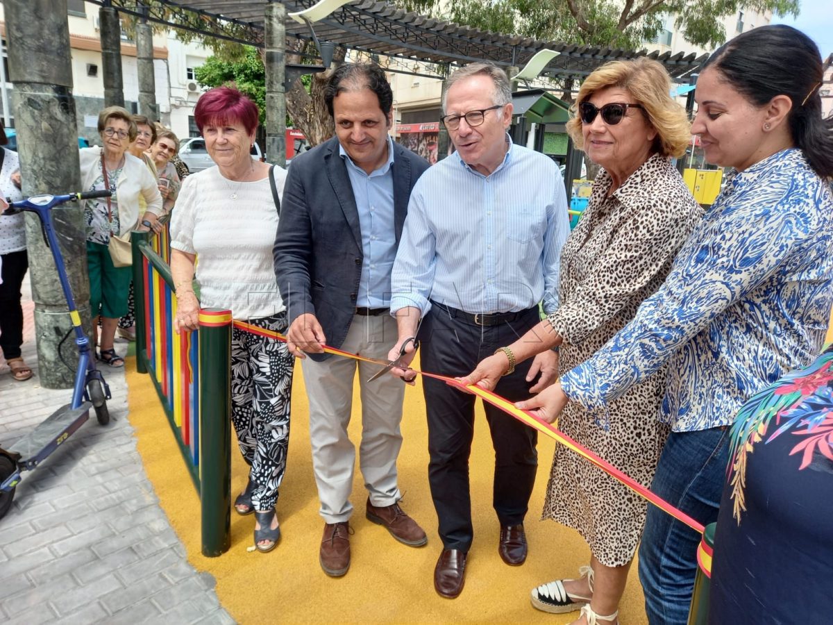 Inauguración del parque infantil del Tesorillo tras un año de retraso