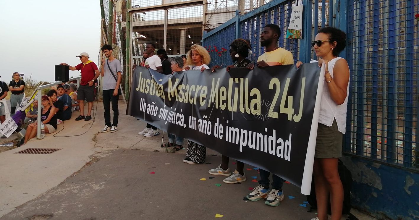 Unas 250 personas claman en una marcha contra lo que sucedió en Melilla el 24J