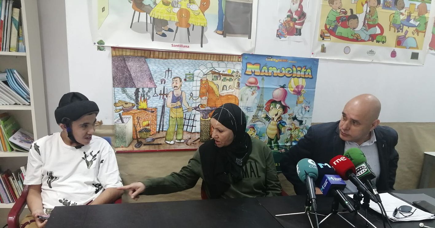 El AMPA del CEE Reina Sofía protesta porque un conductor veta a un niño en su autobús