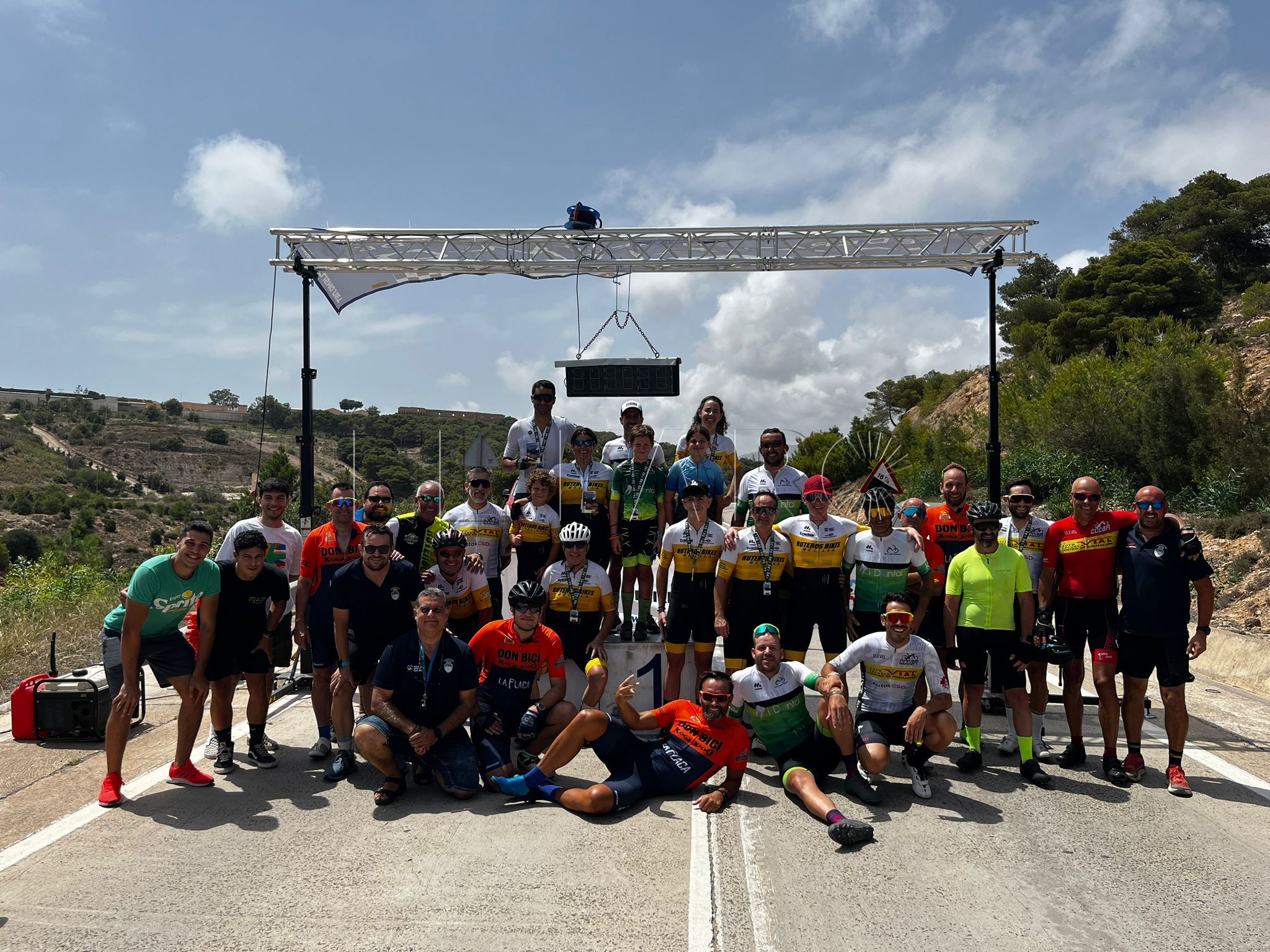 David Sánchez y Amara Hamed, ganadores de la Vuelta a Melilla de ciclismo