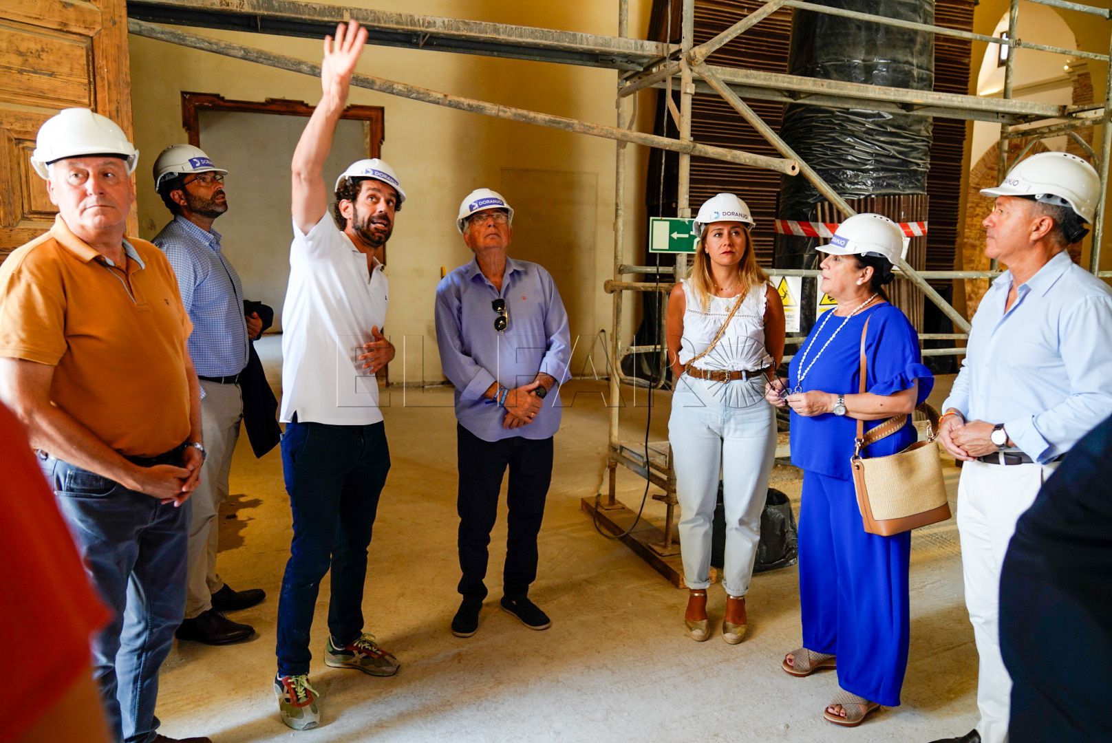 Imbroda honra los restos hallados en la iglesia de la Purísima