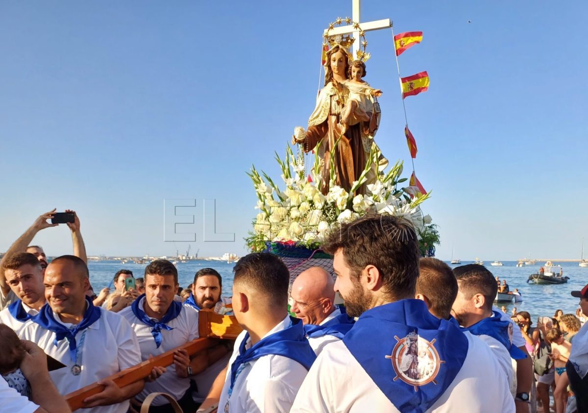 La “reina de los mares” recorre las calles de Melilla
