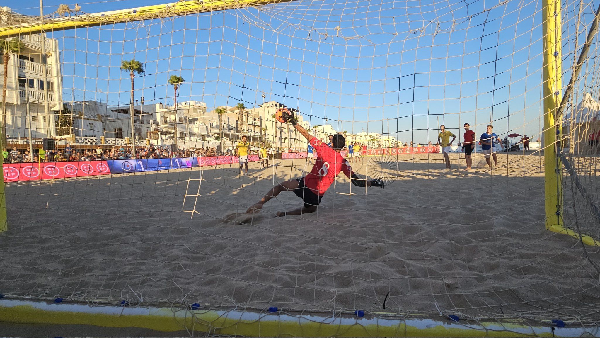 El Huracán y el Torreblanca se quedan a las puertas del ascenso en el fútbol playa