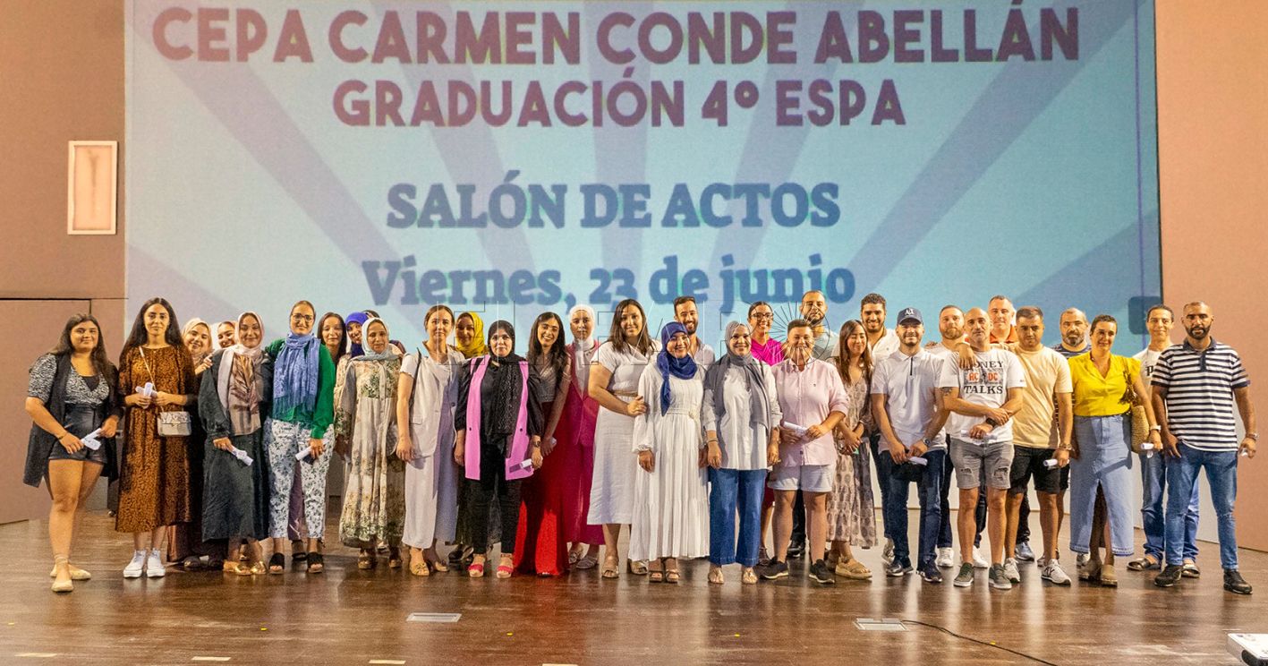 El CEPA Carmen Conde acoge la graduación de los alumnos de cuarto curso