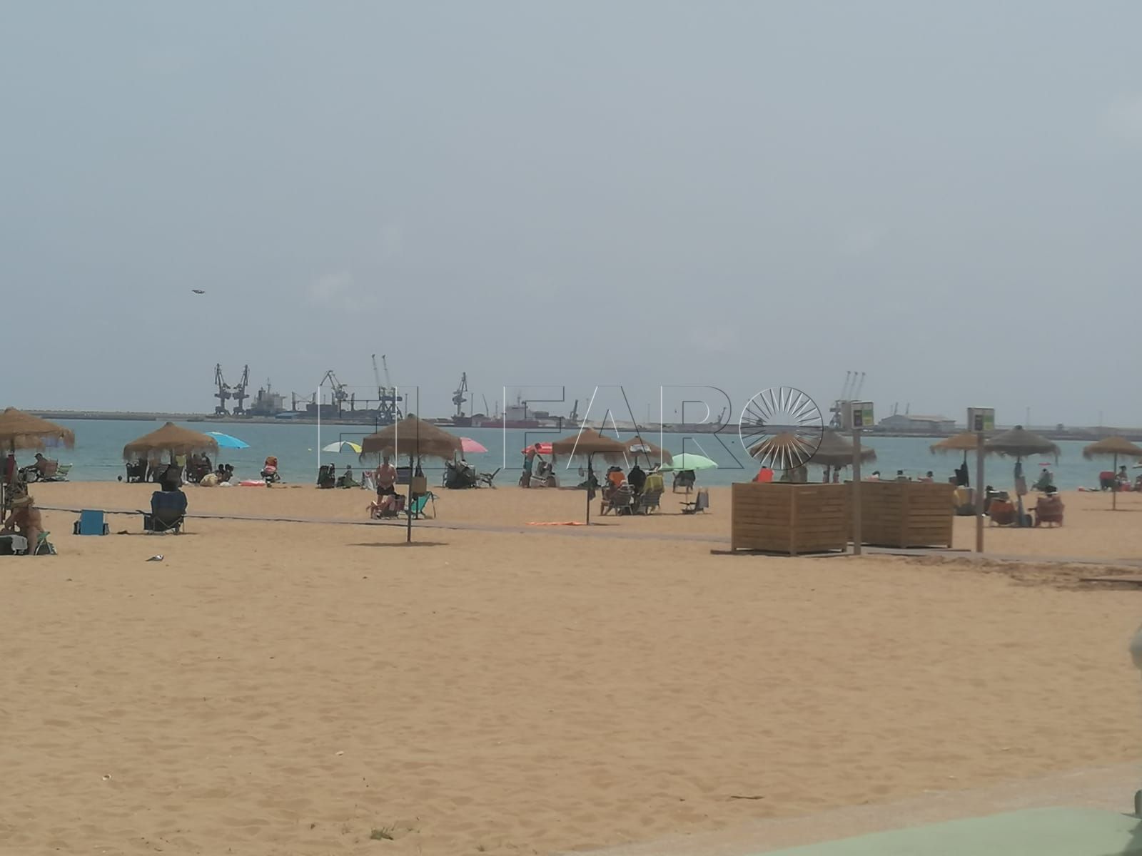 La playa, alternativa para sofocar el calor