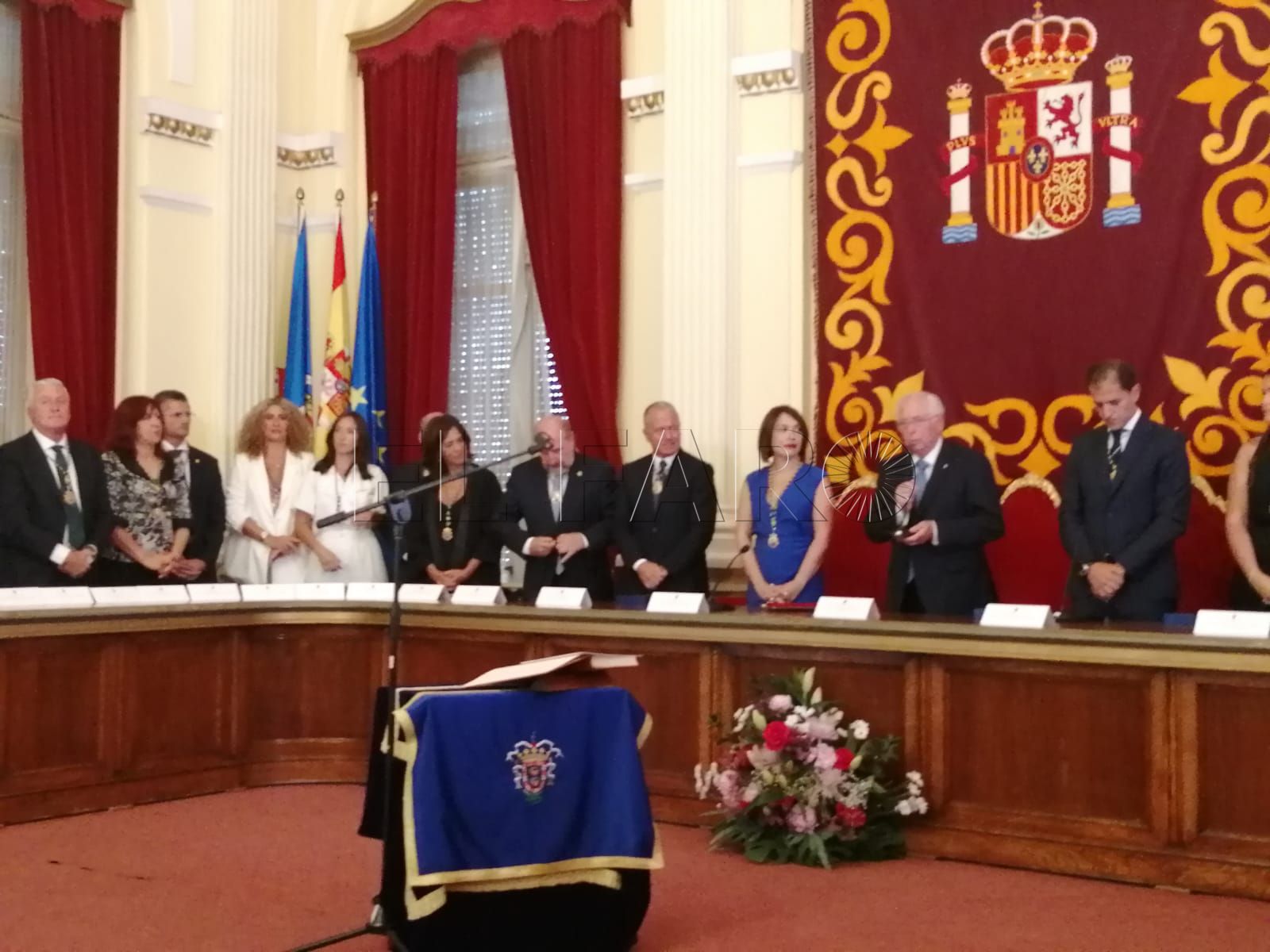 El presidente demanda “sacrificio, esfuerzo, tesón y honradez” a su equipo