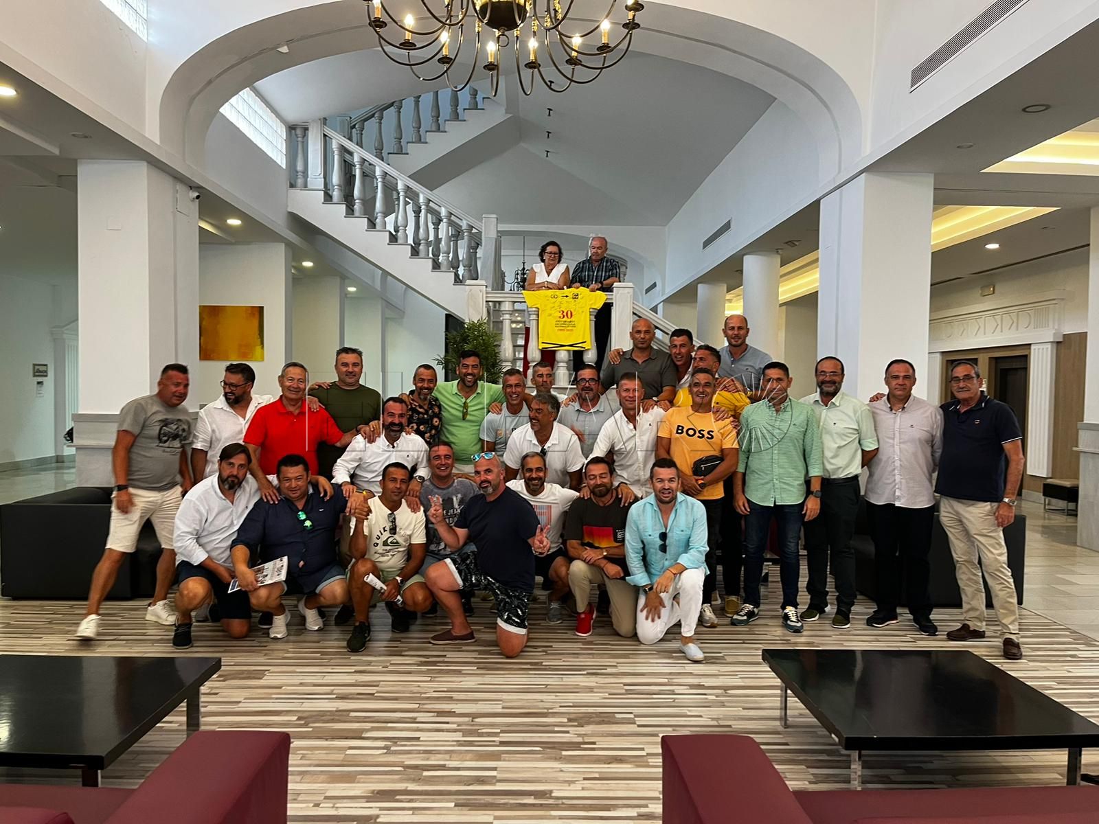 Merecido homenaje a Juan Antonio Iglesias por el 30 ascenso gimnasta