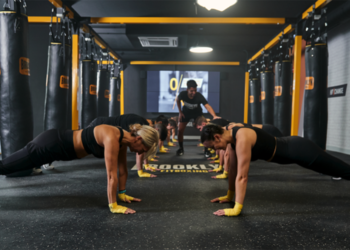 Tres son los ejercicios que propone la entrenadora de Brooklyn Fitboxing para volver a estar en forma después de las vacaciones de verano.