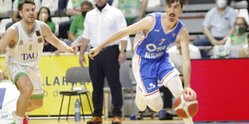 Guillem Arcos ha defendido el escudo del HLA Alicante durante once temporadas, las últimas siete con el primer equipo de la entidad y sumando un total de 97 partidos en LEB Oro.