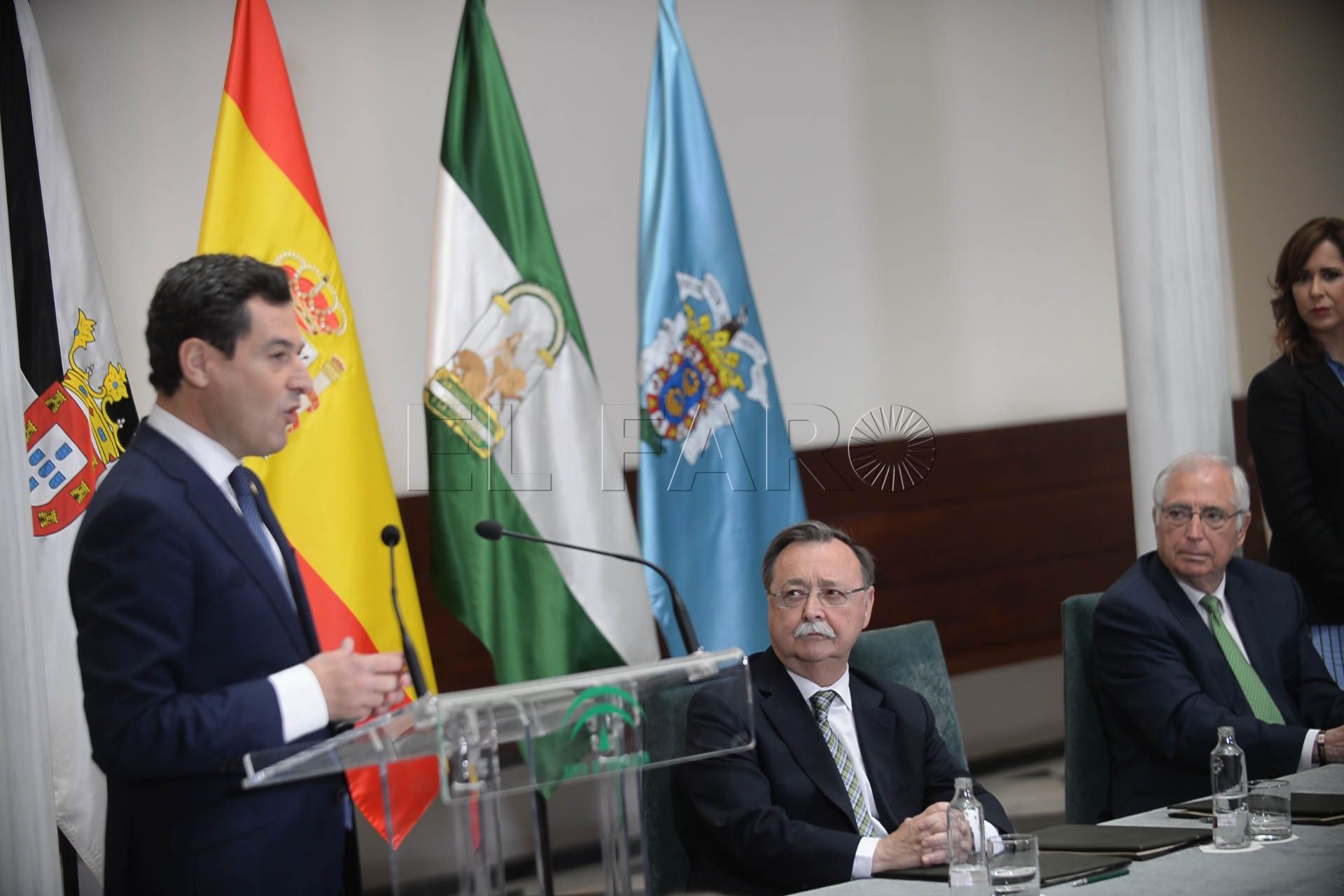 Juanma Moreno agradece la Medalla de Oro de Melilla para Andalucía y asegura que intensificará la colaboración entre ambas autonomías