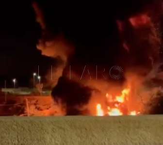 Los Bomberos sofocan un incendio de neumáticos