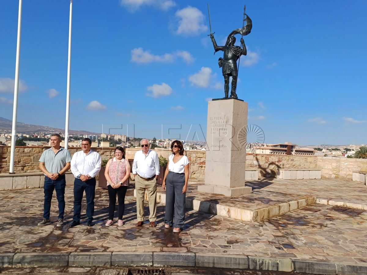 La escultura de Pedro de Estopiñán se descubre tras su restauración en Melilla la Vieja