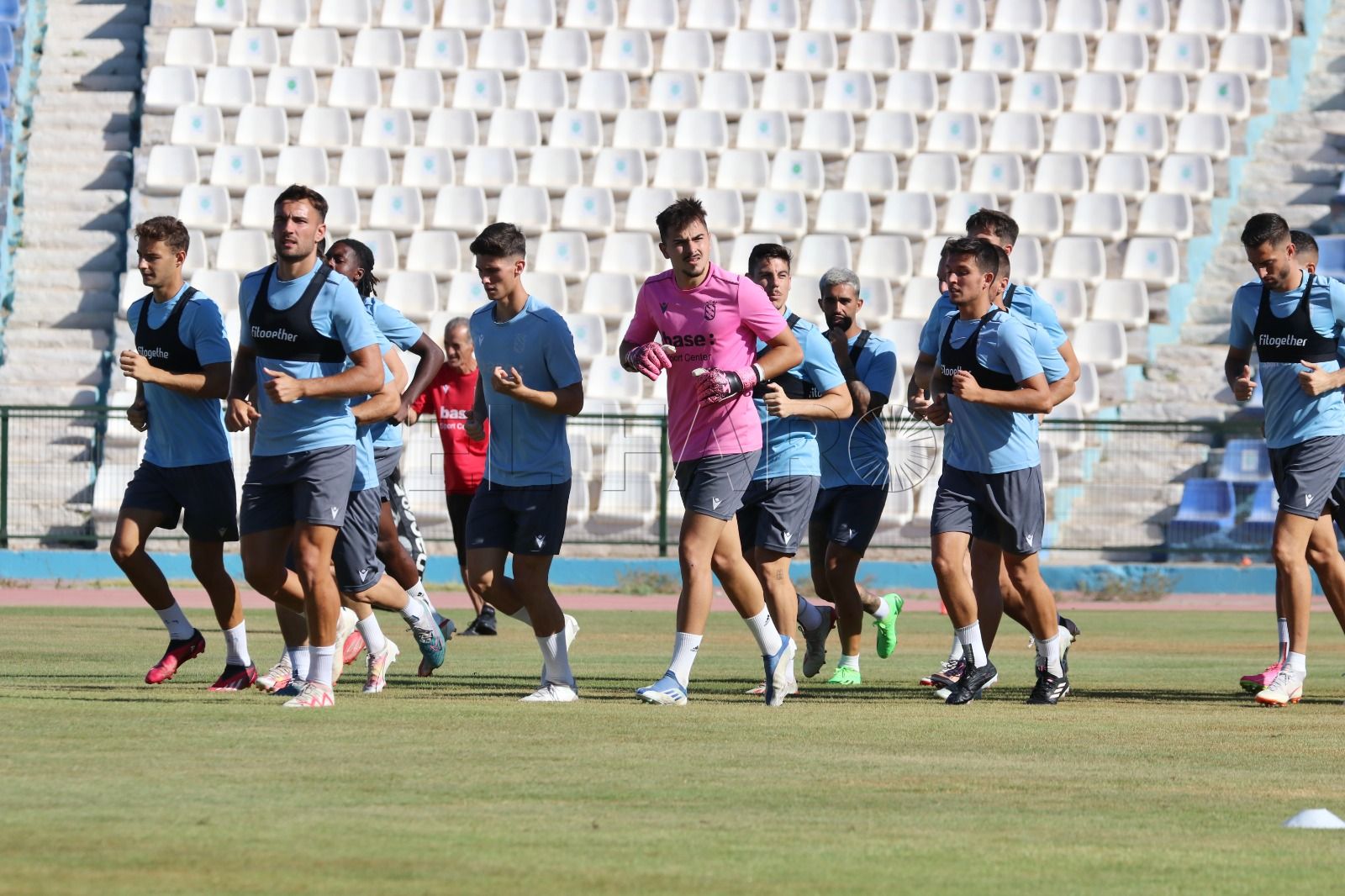 El calor sigue como fiel invitado de lujo en los entrenos de la UD Melilla