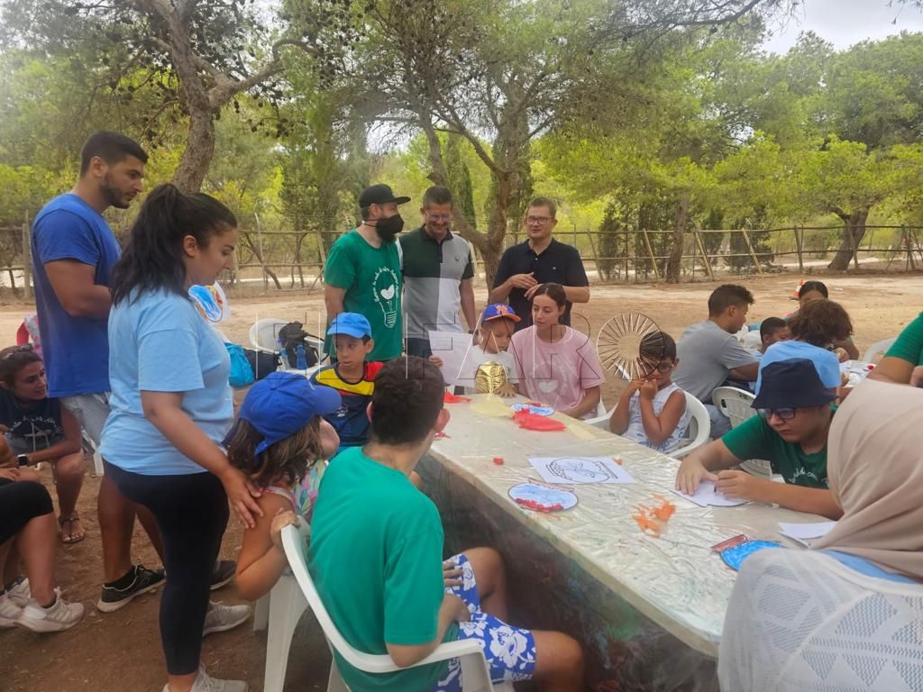 Visita del consejero de Educación al campamento de Autismo Melilla en El Fuerte