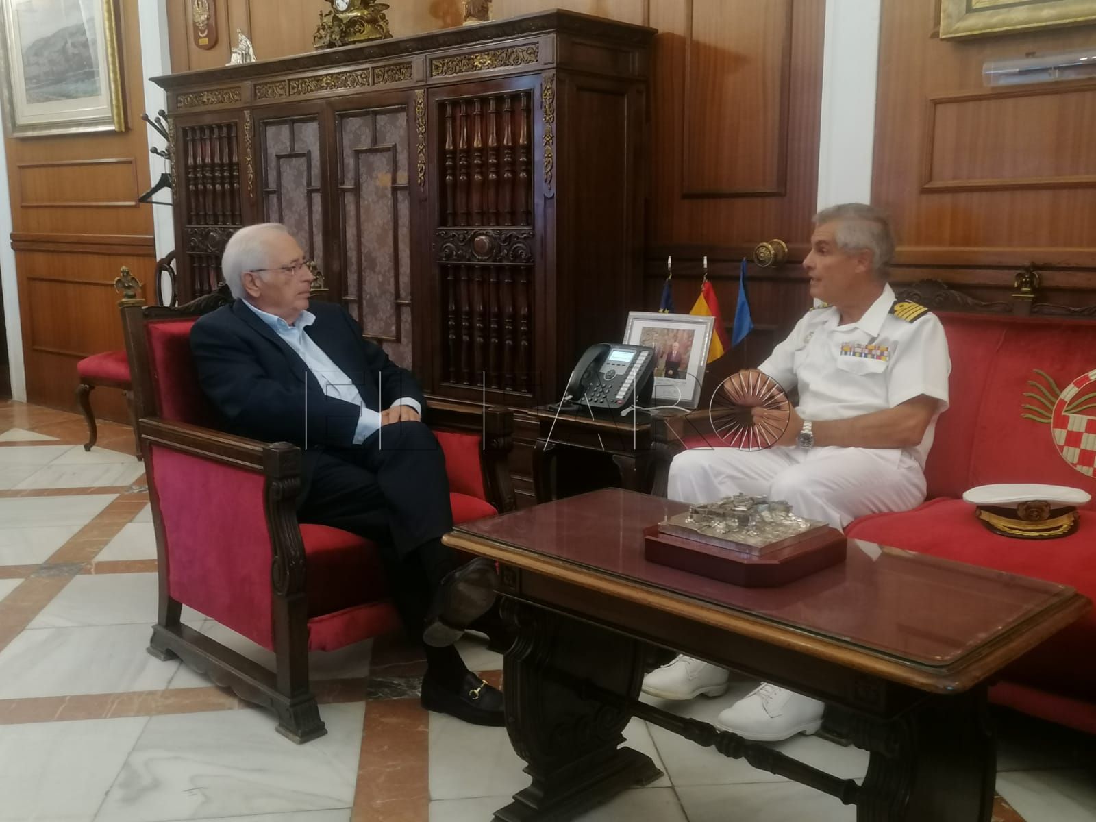 Primer encuentro entre el presidente Imbroda y el Comandante Naval de Melilla