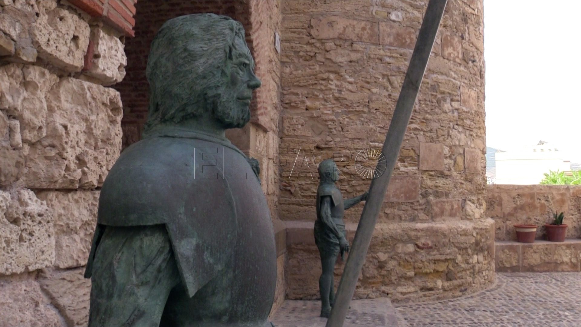 Conociendo algunas de las estatuas que hay en Melilla