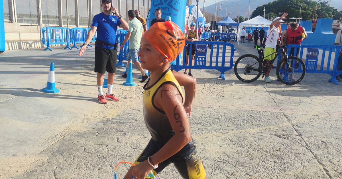 Un centenar de triatletas se dan cita en el XII Acuatlón de Feria