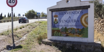 YUNQUERA (MÁLAGA), 25/09/2023.- Vista de la localidad de Yunquera, donde oficiaba misa el sacerdote malagueño de 34 años de este municipio que ha sido detenido por presuntamente agredir sexualmente a al menos cuatro mujeres a las que sedaba y grababa. EFE/Daniel Pérez