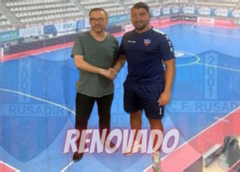 Yunes Domínguez renovó al frente del equipo tras haber logrado el ascenso.