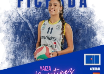 Yaiza Martínez (con el número 11 en la camiseta) llega procedente de la A.D. La Curtidora, club de Avilés (Principado de Asturias), que milita en Primera Nacional Femenina.