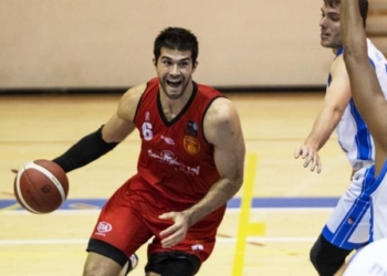 Tras no llegar a debutar con el Oviedo, Simeon Lepichev debutó en España en las filas del Basket Navarra Club.