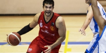 Tras no llegar a debutar con el Oviedo, Simeon Lepichev debutó en España en las filas del Basket Navarra Club.