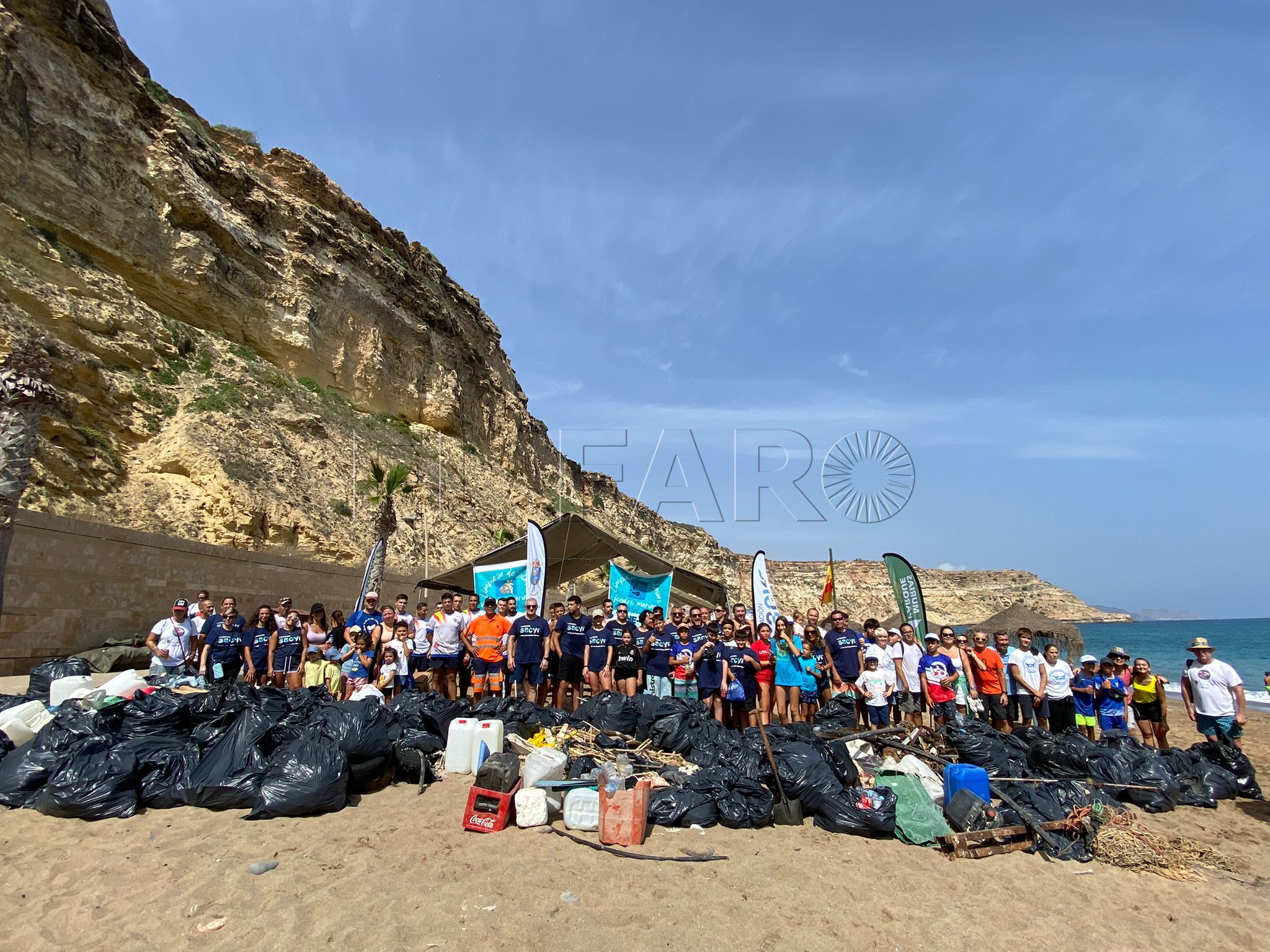 Jornada de recogida de basuras en la playa y los fondos marinos
