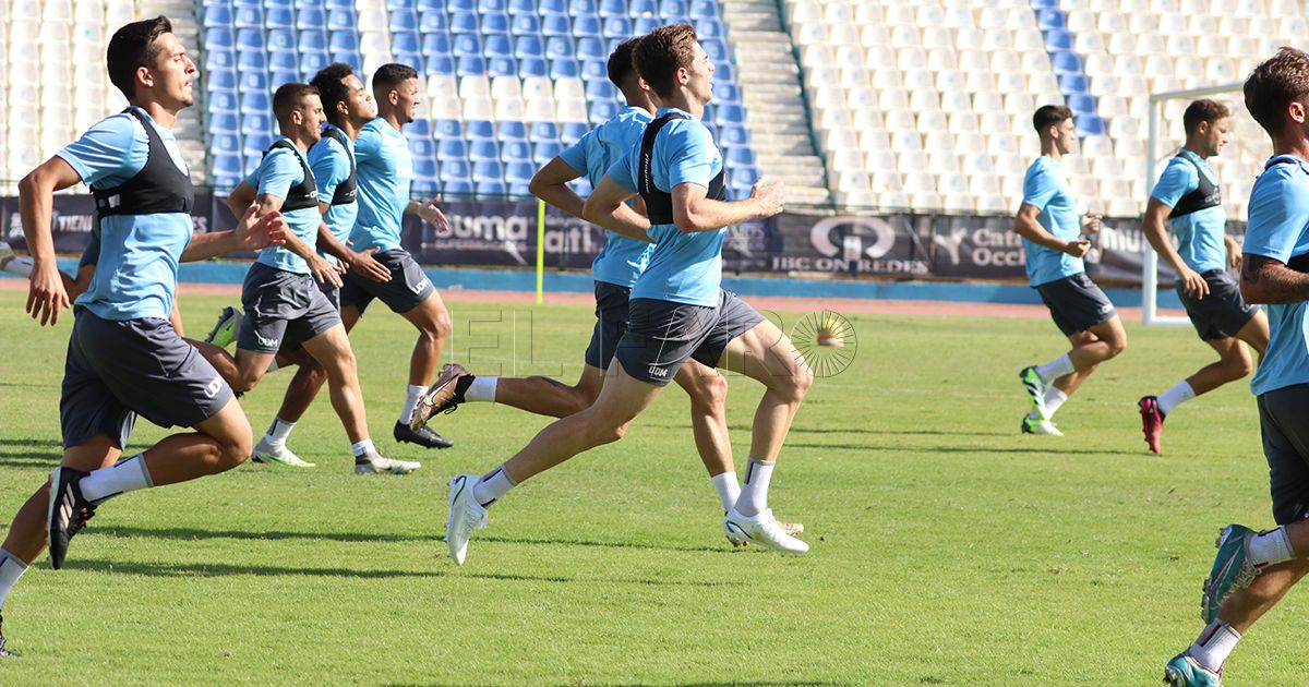 El plantel azulino se viste de corto