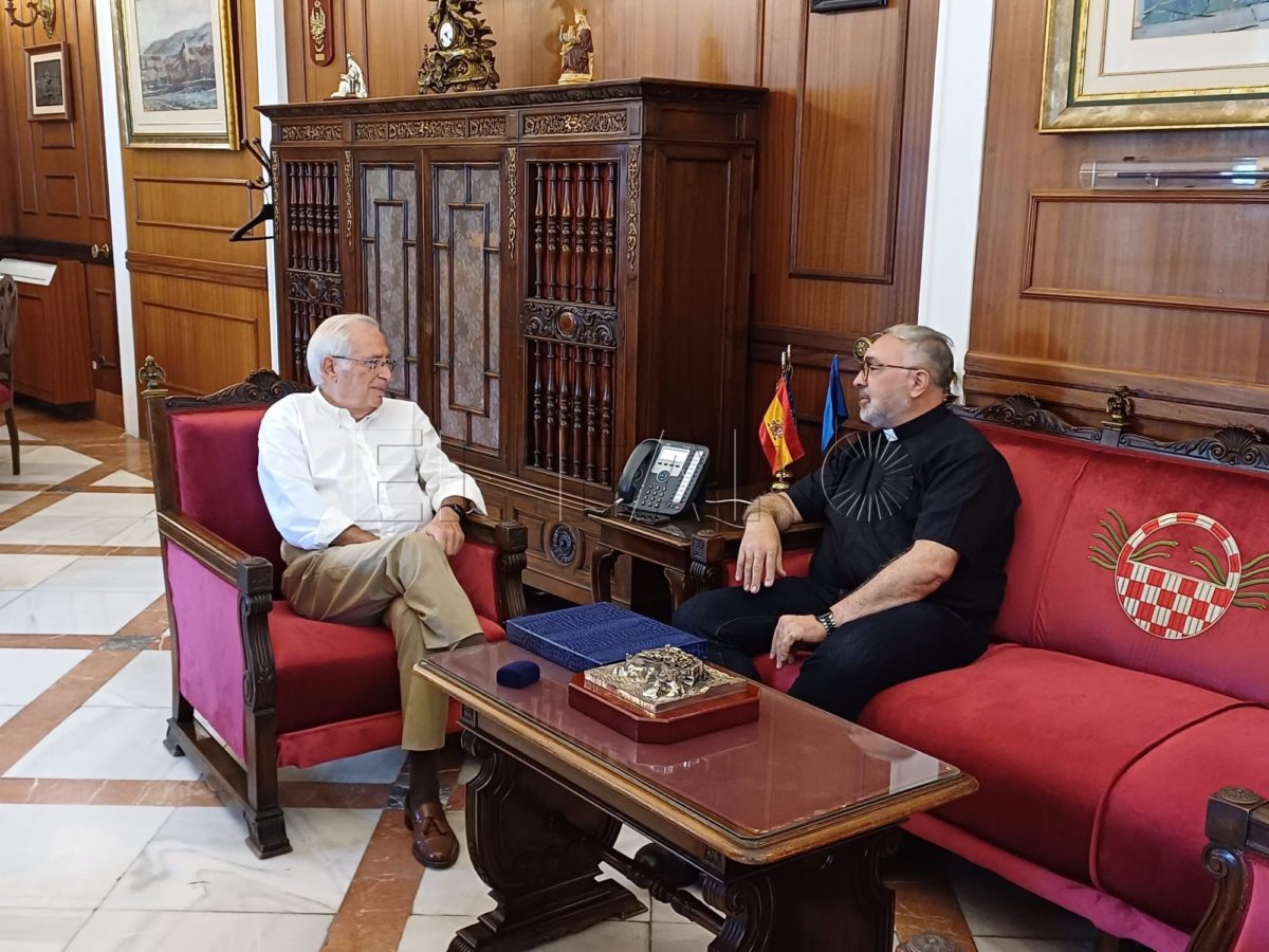 La Ciudad Autónoma se despide del páter Francisco Sierra