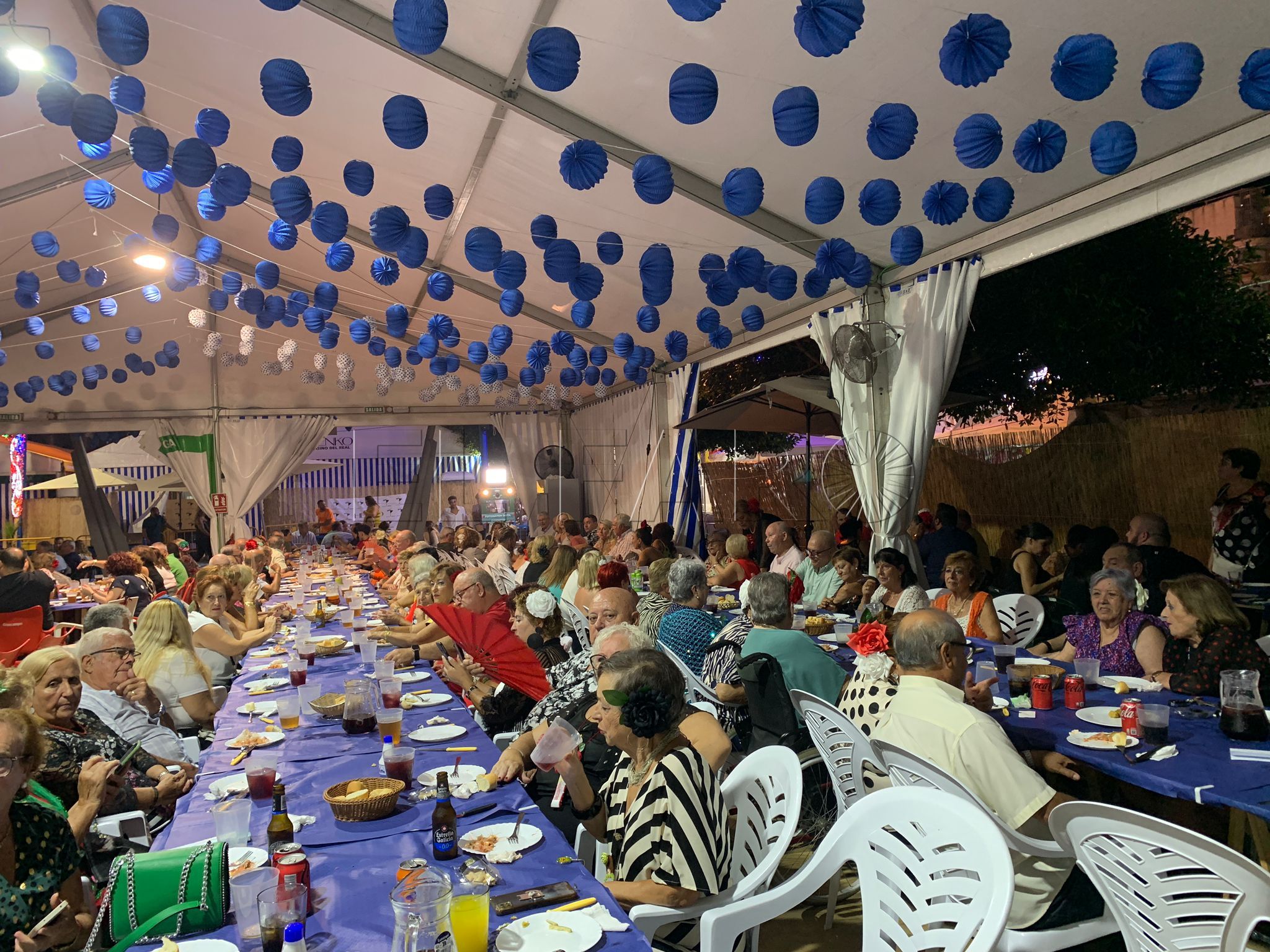 Seis asociaciones de Melilla celebraron este jueves una cena en la caseta de la A.V El Industrial