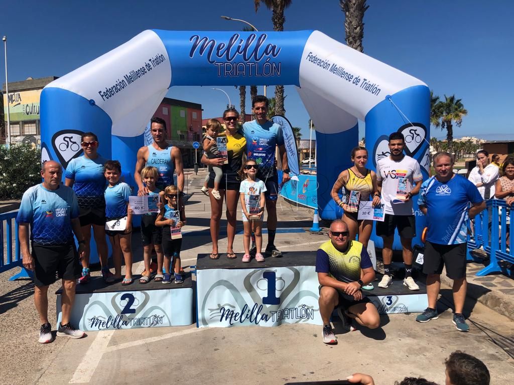 Luismi Ruiz y Nerea Luna ganan el Triatlón Día de Melilla