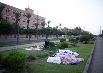 Marrakesh (Morocco), 10/09/2023.- People covered in blankets sleep outside along Avenue Mohammed VI in Marrakesh, Morocco, 10 September 2023, after a powerful earthquake. Morocco's King Mohammed VI on 09 September declared a three-day of national mourning for the victims of a powerful earthquake that struck central Morocco late 08 September. The magnitude 6.8 earthquake killed at least 2,012 people and injured 2,059 others, 1,404 of whom are in serious condition, damaging buildings from villages and towns in the Atlas Mountains to Marrakesh, according to a report released by the country's Interior Ministry. (Terremoto/sismo, Marruecos) EFE/EPA/YOAN VALAT