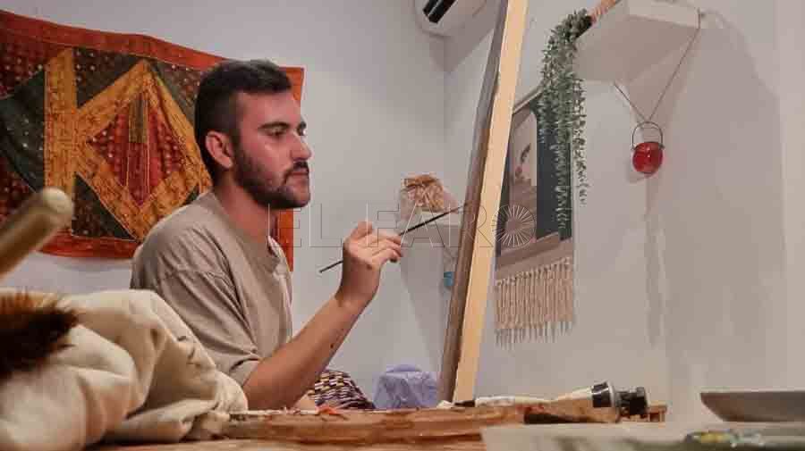 "De pequeño era el niño que dibujaba y modelaba tanto vírgenes como santos"