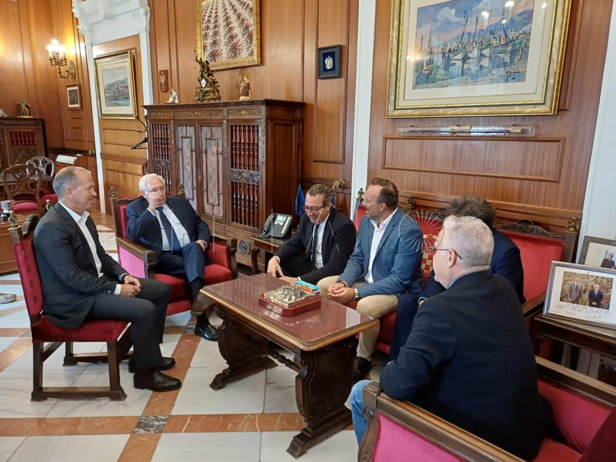 Los alcaldes de Benidorm y Salou destacan el valor turístico de Melilla