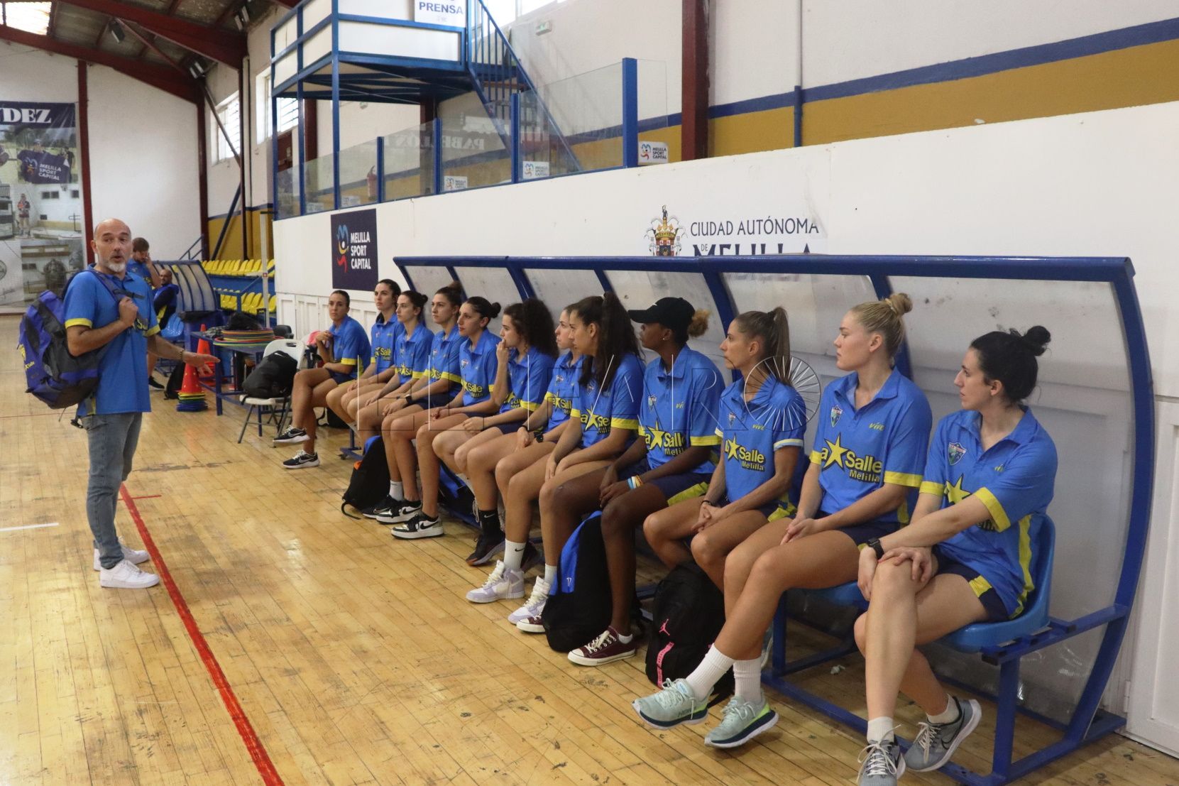 La plantilla del CD La Salle hace vibrar a los alumnos del CEIP Real