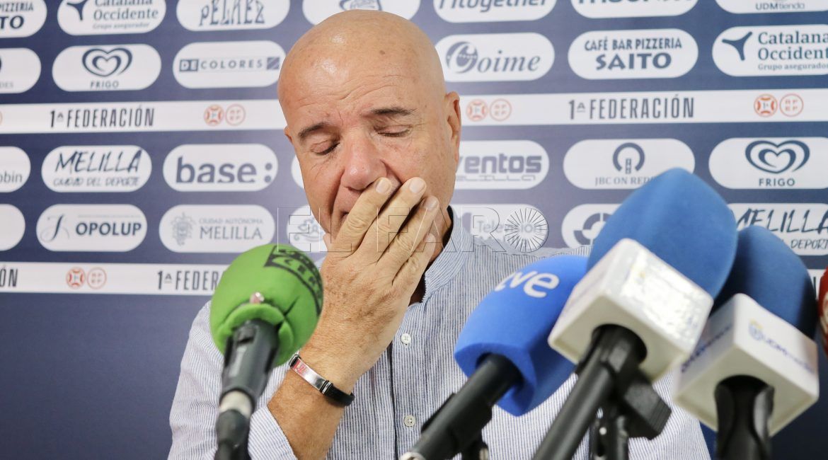 Emotiva despedida del extécnico de la UD Melilla, Miguel Rivera