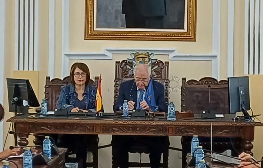 La vicepresidenta de la Asamblea podrá compaginar su cargo con la abogacía