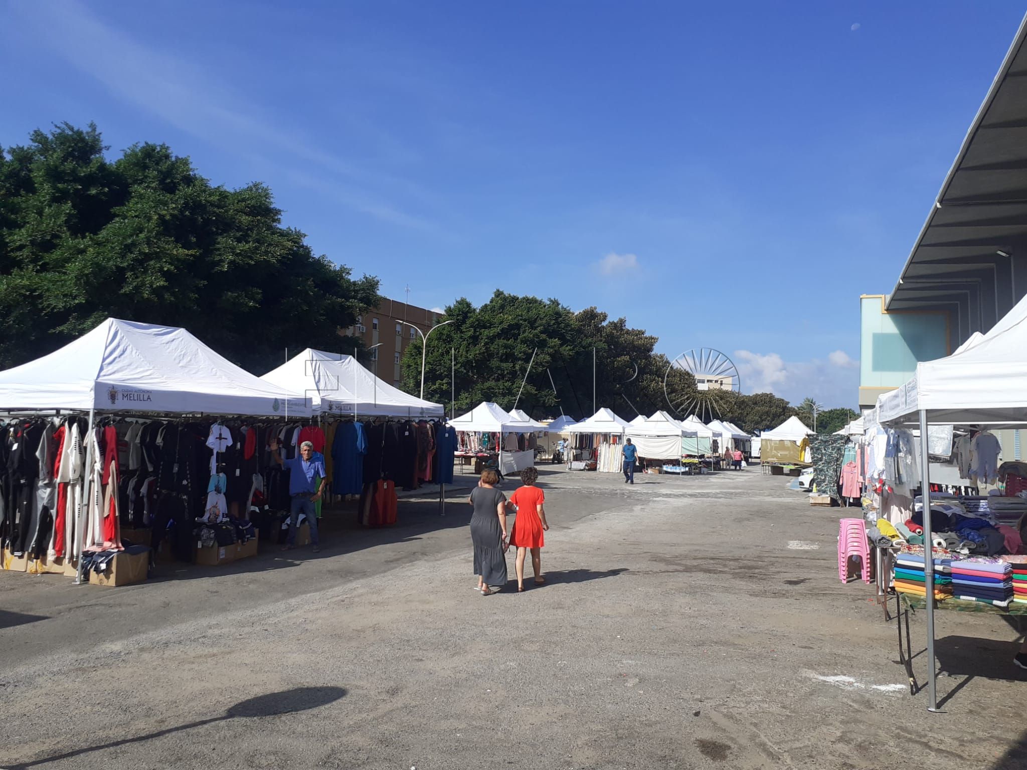 El mercadillo estrena ubicación junto al Estadio Álvarez Claro