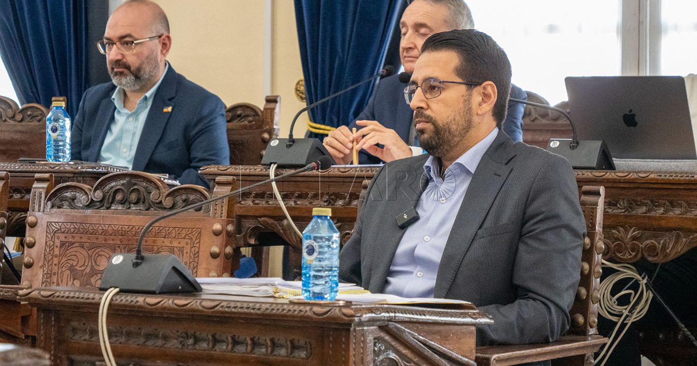 Azmani reprocha a Imbroda su “deslealtad” con el resto de partidos