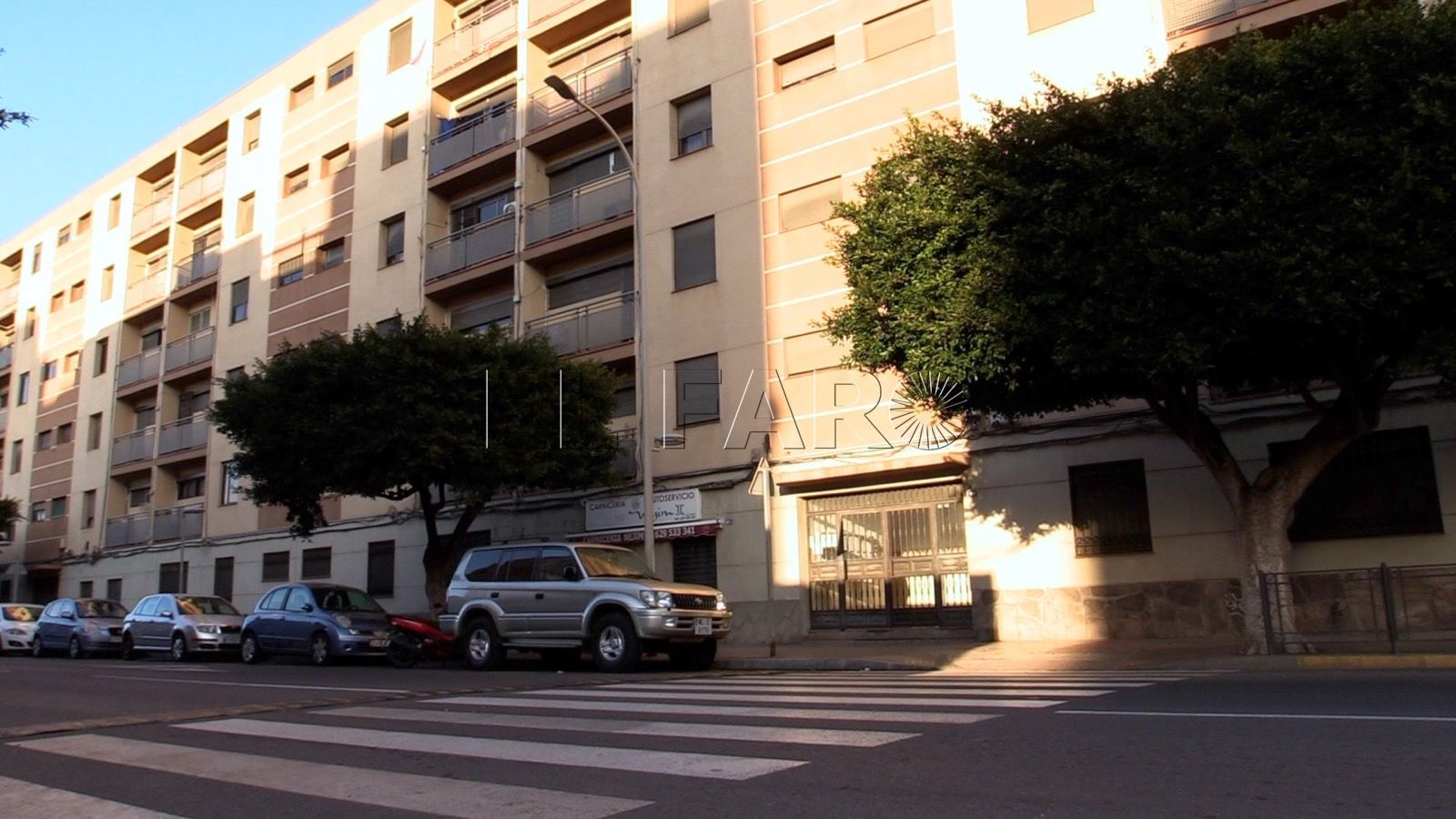 La Policía Local abre el cruce de la calle Altos de la Vía con la del Hospital Militar