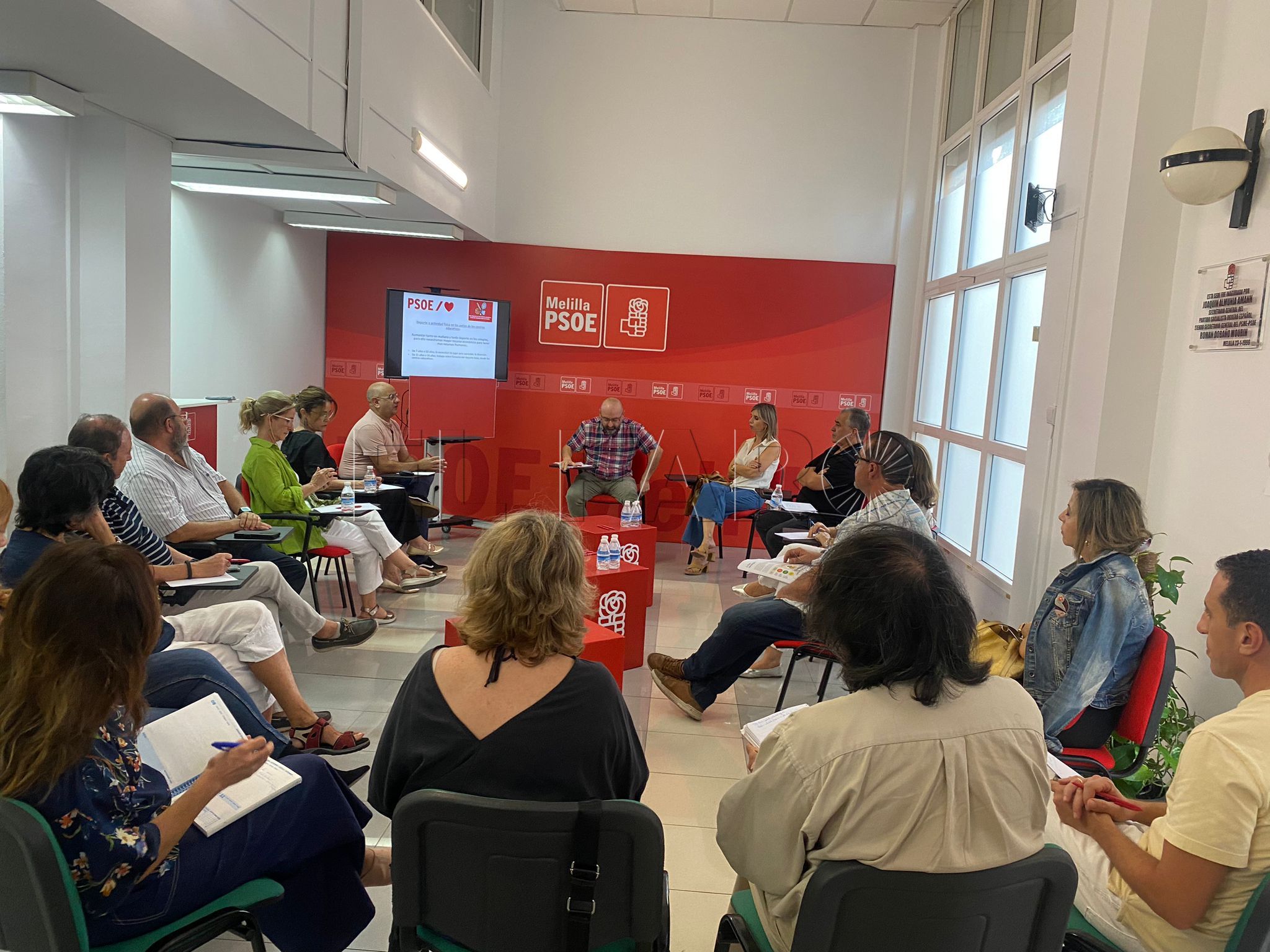 Robles presenta a las entidades la Moción “En Plan bien”