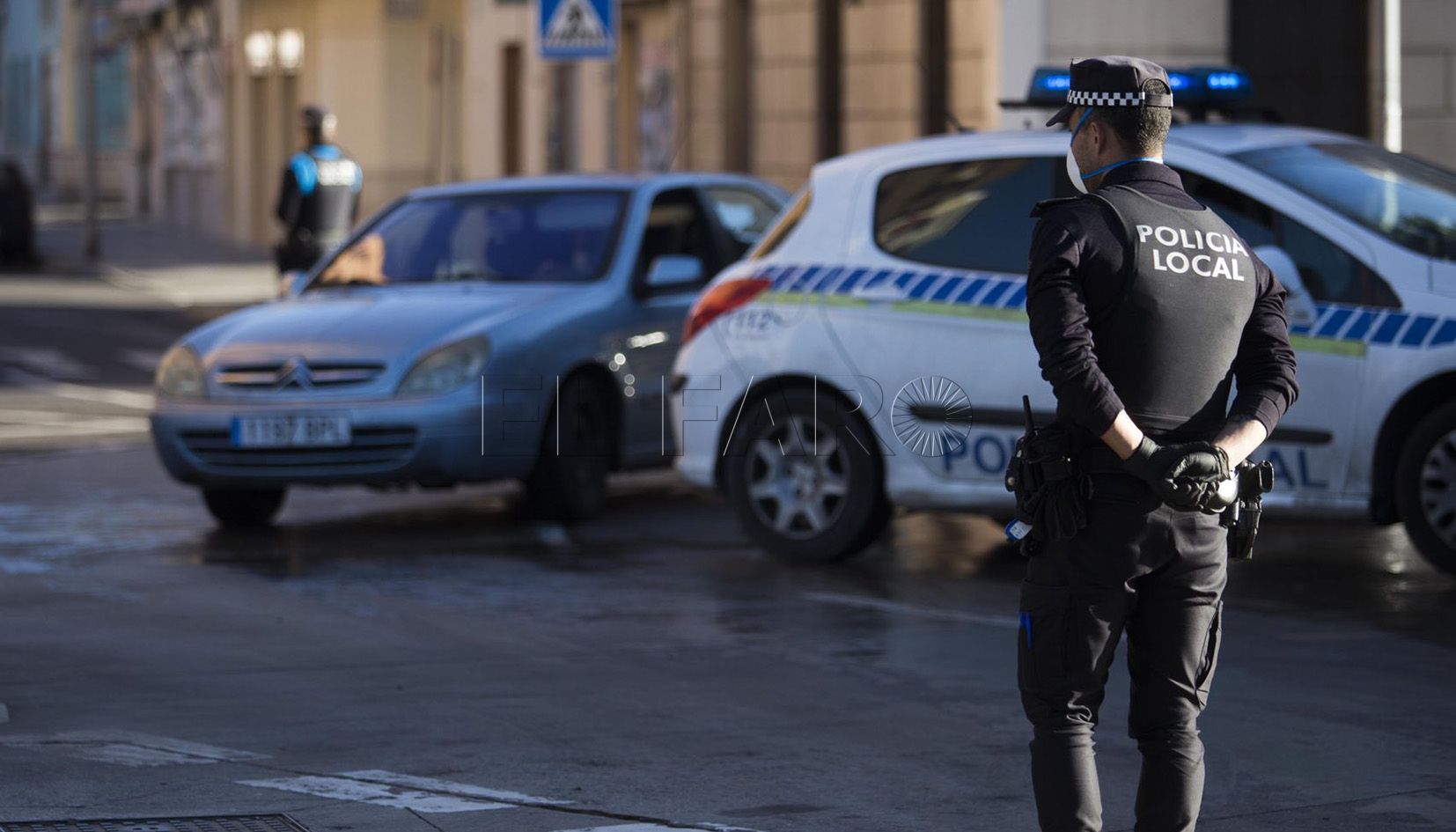 Denunciados 17 conductores por usar el móvil estando al volante