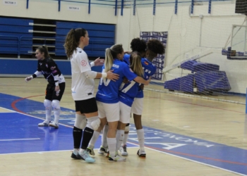 Las jugadoras de la escuadra melillense celebrando uno de los seis goles.