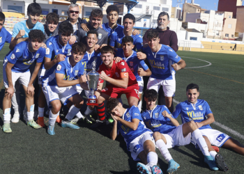 El juvenil B de la Unión Deportiva Melilla se ha alzado con el trofeo de campeón de la Copa RFMF.