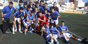 El juvenil B de la Unión Deportiva Melilla se ha alzado con el trofeo de campeón de la Copa RFMF.